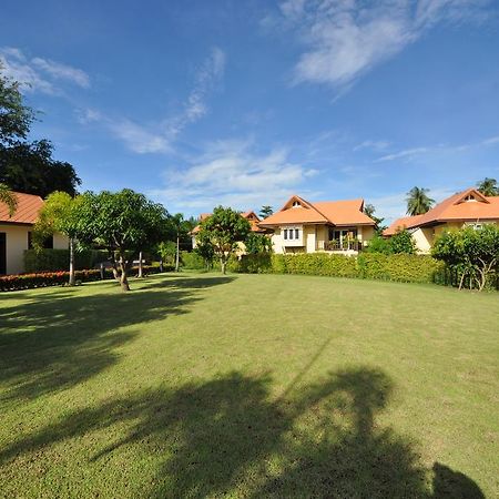 Maeklong Marina Resort Ratchaburi Exterior photo